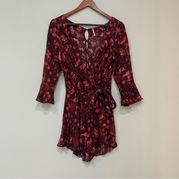 Free People Berry Wine Floral All the Right Ruffles Romper Size XS - Picture 2 of 10